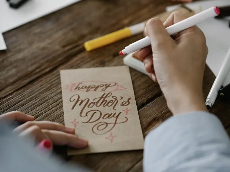 quick Mother’s Day gifts by crafting a Happy Mothersday card.